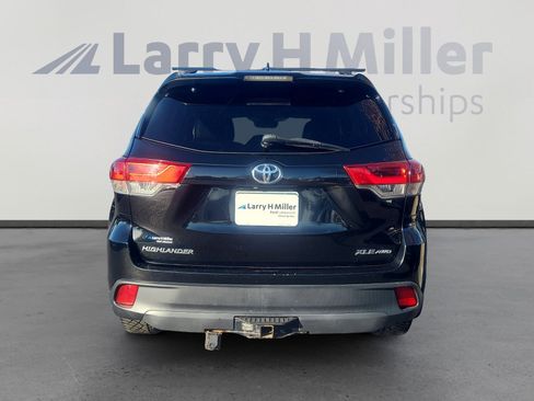 Used 2018 Toyota Highlander XLE image 4
