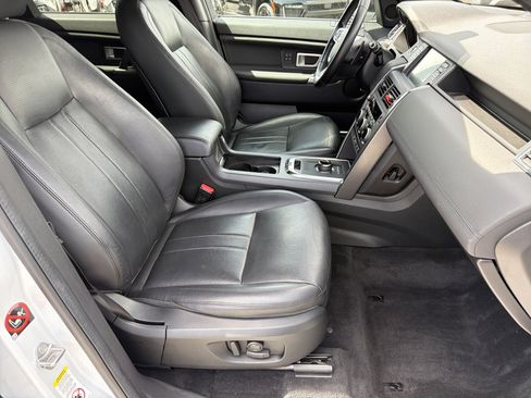 Used 2019 Land Rover Discovery Sport image 16