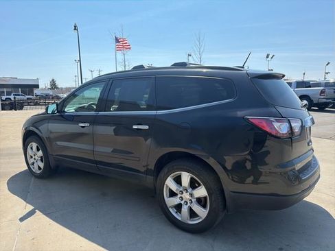 Used 2017 Chevrolet Traverse LT w/ Style and Technology Package image 5