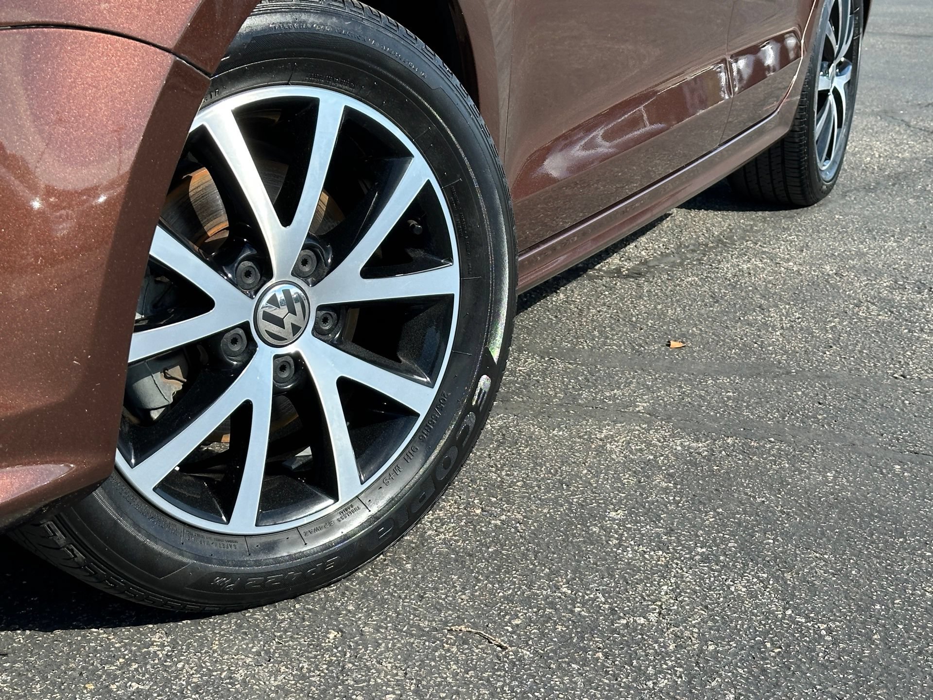 Used 2017 Volkswagen Jetta SE FWD image 2