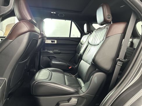 Used 2020 Ford Explorer Platinum w/ Premium Technology Package AWD/4WD image 23