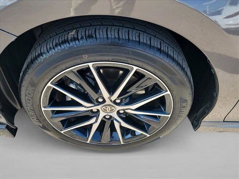 Used 2023 Toyota Camry SE image 9