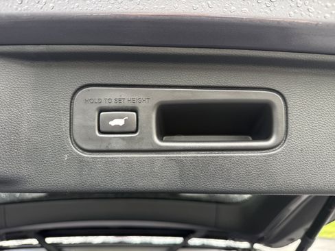 Used 2023 Honda Pilot Elite image 13