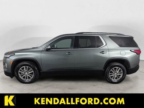 Used 2023 Chevrolet Traverse LT image 2