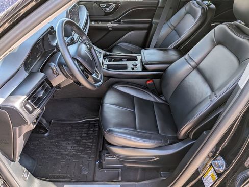 Used 2024 Lincoln Aviator AWD image 11
