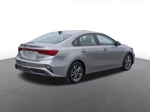 Used 2023 Kia Forte LXS FWD image 3