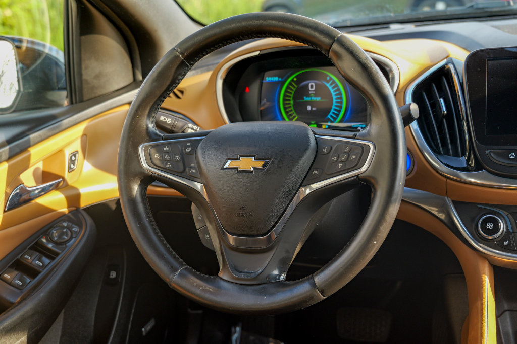 Used 2018 Chevrolet Volt Premier w/ Driver Confidence Package FWD image 42