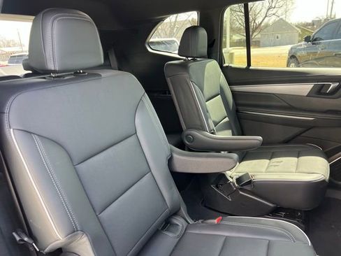 Used 2025 Buick Enclave Preferred w/ Power Package image 8