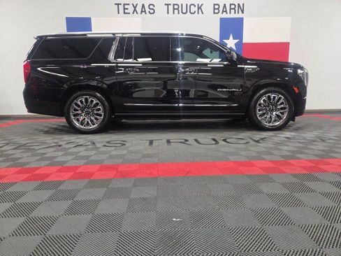 Used 2023 GMC Yukon XL Denali Ultimate AWD/4WD image 13