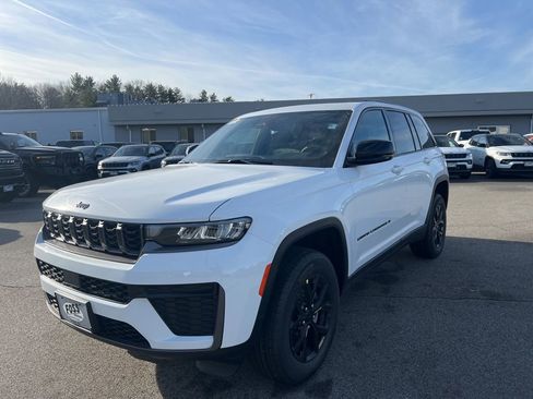 New 2026 Jeep Grand Cherokee Laredo image 3
