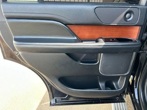 Used 2020 Lincoln Navigator Reserve RWD image 41