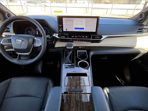 Certified 2026 Toyota Sienna Limited image 15