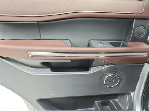Used 2024 Ford Expedition Limited image 37