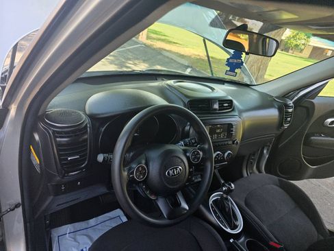 Used 2017 Kia Soul FWD image 11