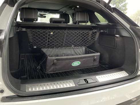 Used 2018 Land Rover Range Rover Velar R-Dynamic SE image 16