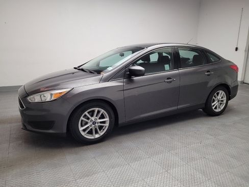 Used 2018 Ford Focus SE FWD image 2