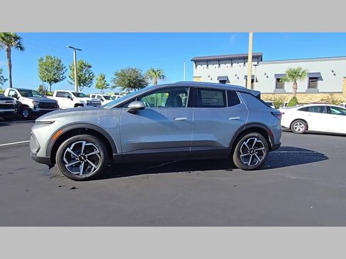 New 2026 Chevrolet Equinox EV LT image 16