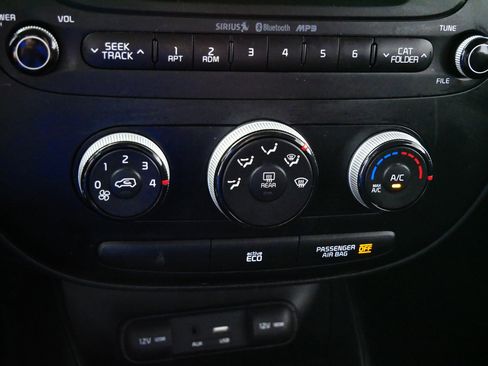 Used 2015 Kia Soul FWD image 23