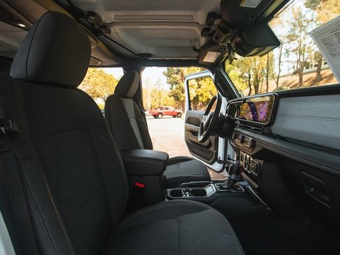 Used 2024 Jeep Wrangler Sahara image 23