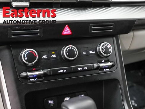 Used 2024 Kia Carnival LX image 20