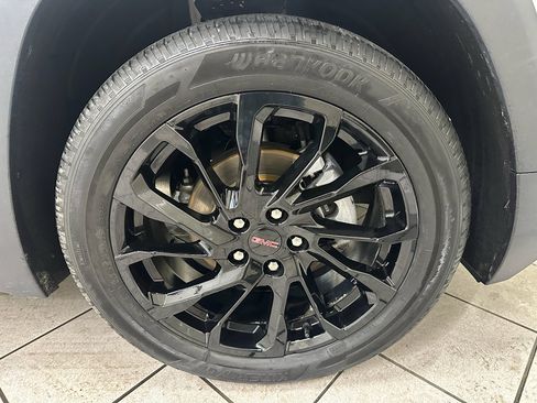 Used 2023 GMC Terrain SLE w/ Driver Convenience Package image 13