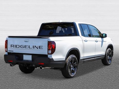 New 2026 Honda Ridgeline Black Edition image 4