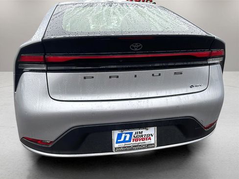 Used 2024 Toyota Prius LE image 12