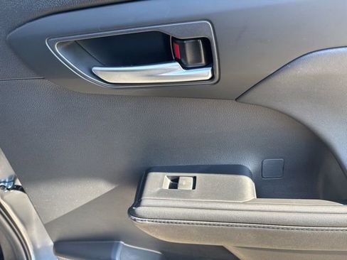 Certified 2024 Toyota Highlander XLE image 16