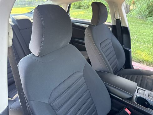Used 2018 Ford Fusion SE FWD image 26