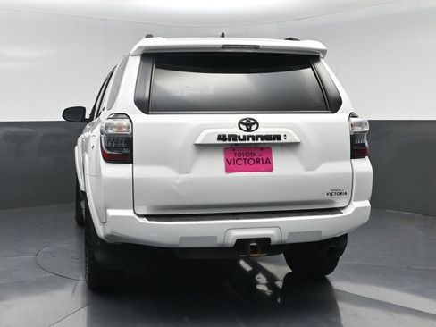 Used 2022 Toyota 4Runner SR5 Premium w/ Moonroof Package RWD image 17