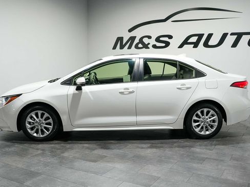 Used 2022 Toyota Corolla XLE FWD image 3
