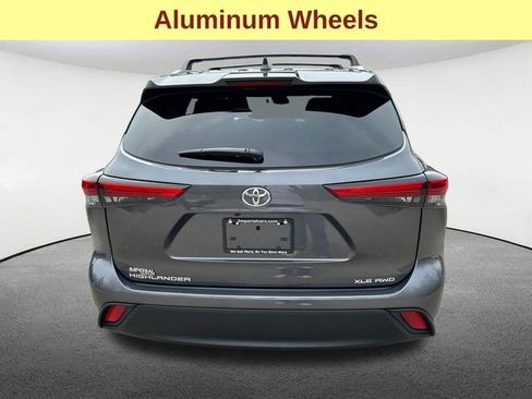 Used 2023 Toyota Highlander XLE AWD/4WD image 9