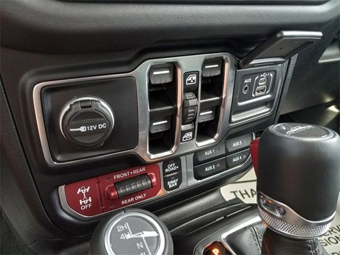 Used 2024 Jeep Gladiator Rubicon w/ Technology Group image 22