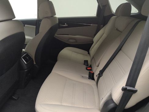 Used 2017 Kia Sorento AWD image 18