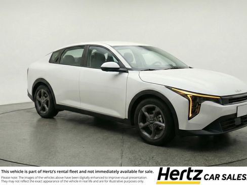 Used 2025 Kia K4 LXS image 1