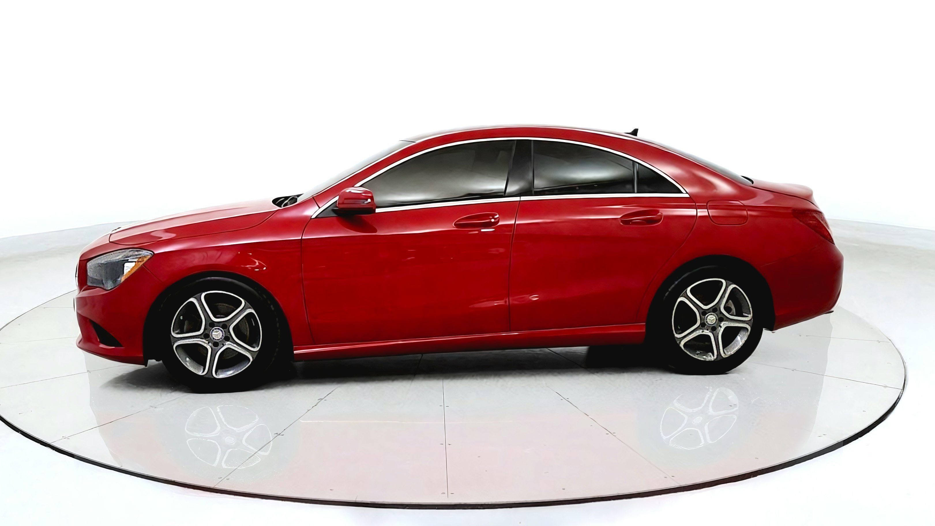 Used 2014 Mercedes-Benz CLA 250 4MATIC image 4
