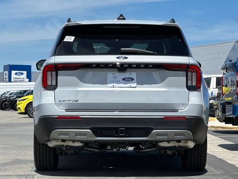 New 2026 Ford Explorer Active w/ Active Comfort Package RWD image 4