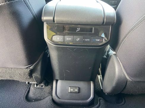 Used 2022 Toyota Highlander LE FWD image 19