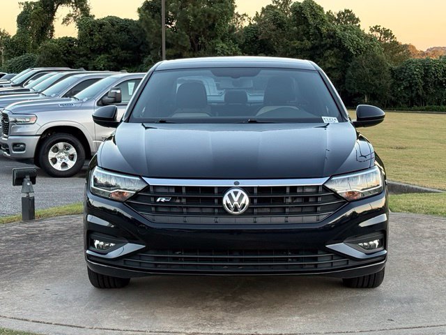 Used 2019 Volkswagen Jetta R-Line w/ R-Line Cold Weather Package FWD image 2