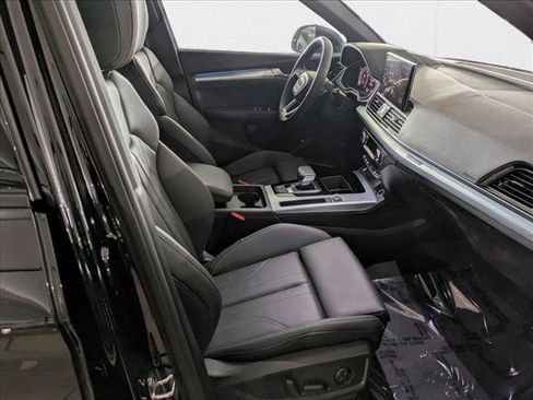 Certified 2025 Audi Q5 2.0T Premium Plus image 22