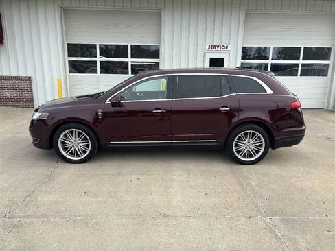 Used 2017 Lincoln MKT AWD w/ Technology Package image 1