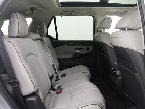 Used 2025 Honda Pilot Elite image 14