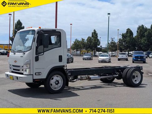 Used 2024 Chevrolet Low Cab Forward RWD image 3