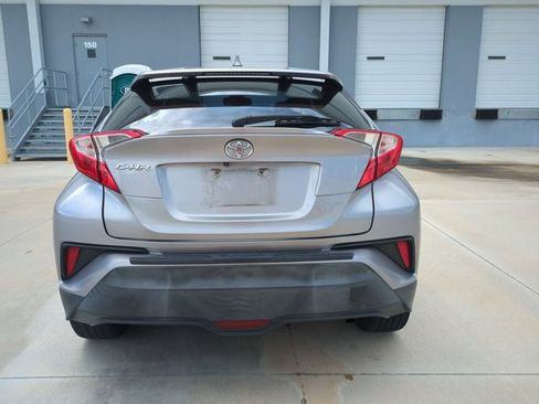 Used 2018 Toyota C-HR XLE FWD image 6