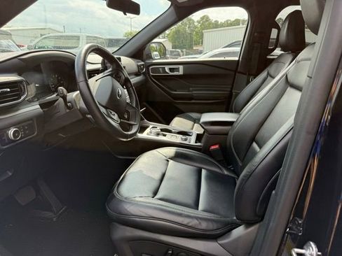 Used 2020 Ford Explorer XLT w/ Equipment Group 202A AWD/4WD image 5