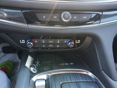 Used 2024 Buick Enclave Essence AWD/4WD image 20