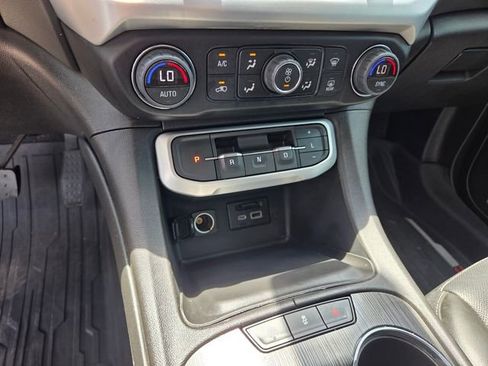 Used 2023 GMC Acadia SLT w/ Elevation Edition FWD image 26