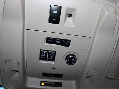 Used 2015 Cadillac Escalade ESV Luxury image 23