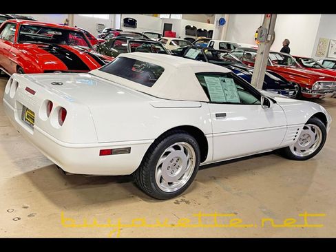 Used 1991 Chevrolet Corvette Convertible image 3