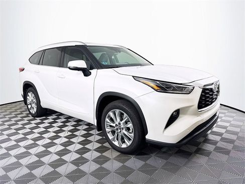 Used 2023 Toyota Highlander Limited image 10